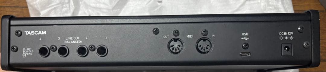 TASCAM US-4x4HR オーディオインターフェイス 付属品付き