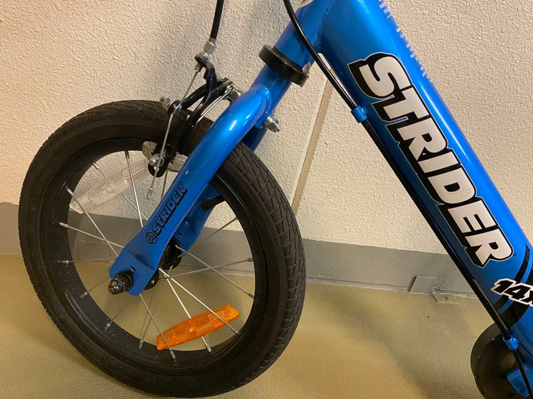 超美品⭐︎都内引渡し可能ストライダー 14x ブルー スタンド付き 14インチ