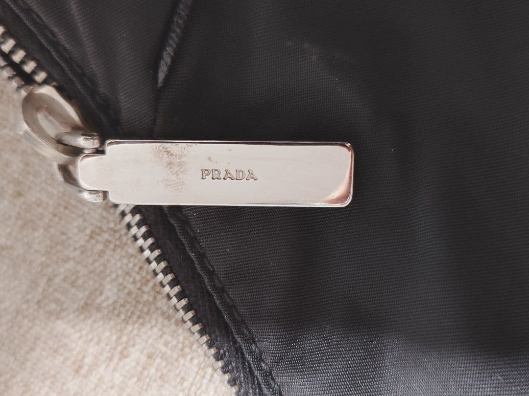 PRADA プラダ　ショルダーバッグ　三角プレート　 ビンテージ