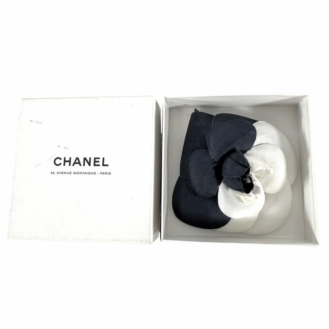 ■シャネル■カメリア■ブローチ■コサージュ■ホワイト×ネイビー系