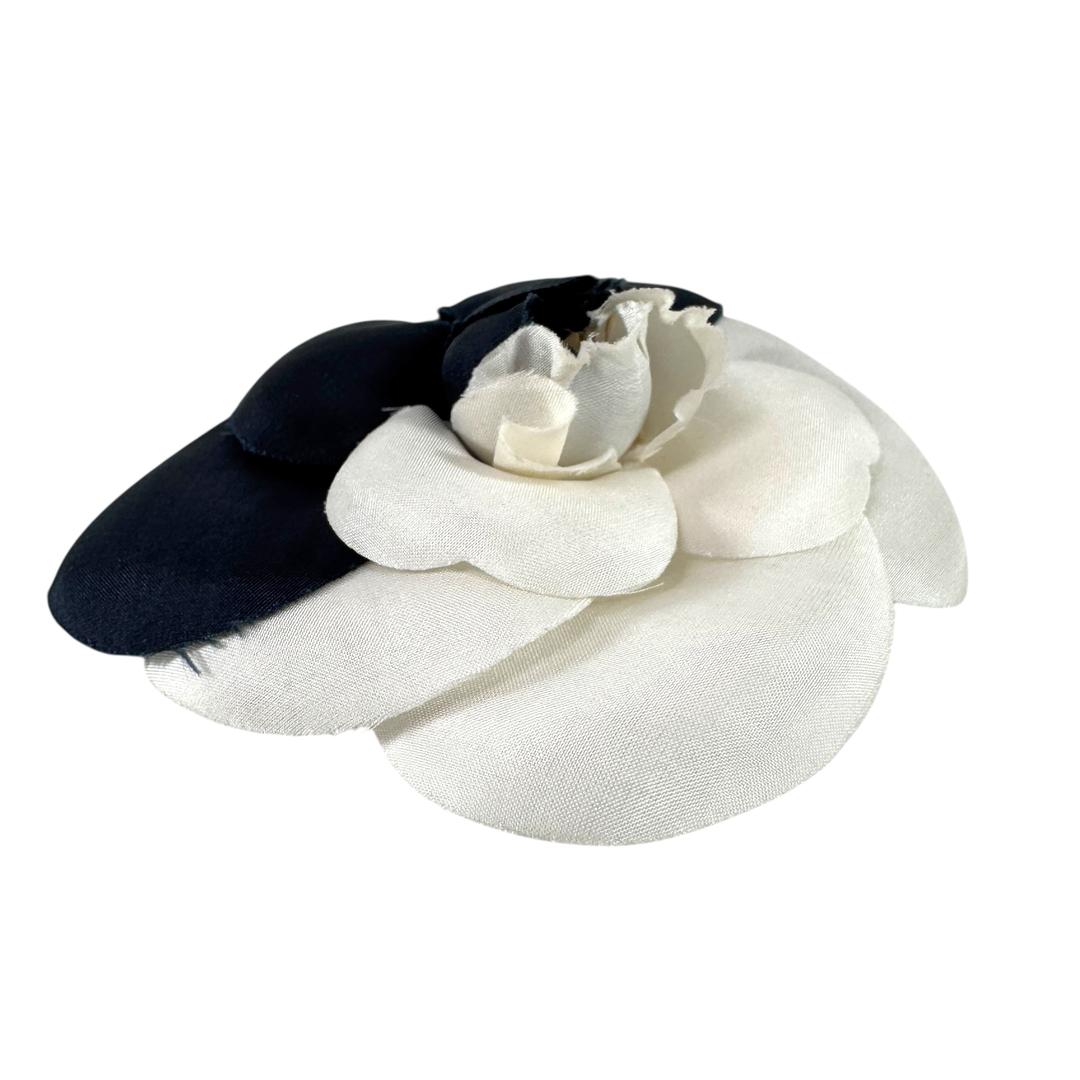 ■シャネル■カメリア■ブローチ■コサージュ■ホワイト×ネイビー系