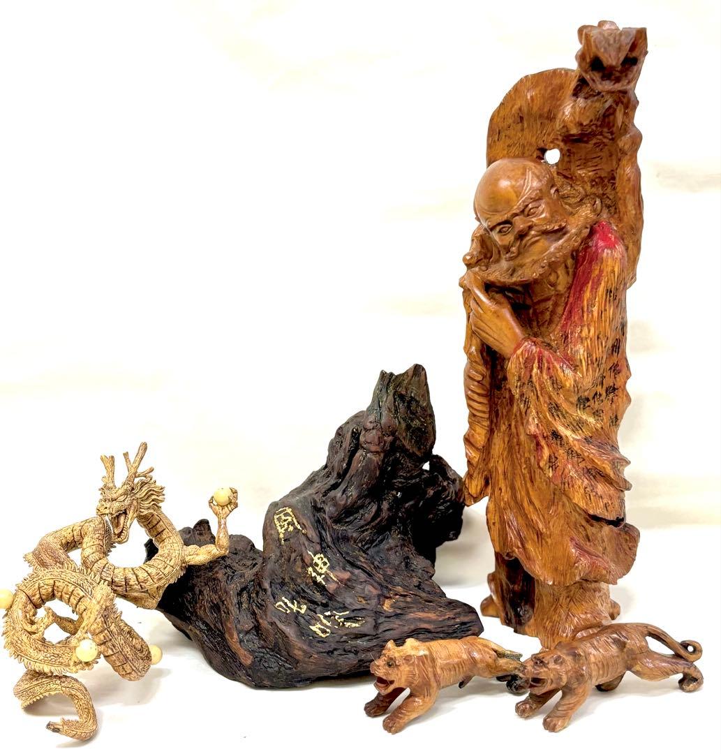黄楊木の一刀彫り達磨置物。自然木置物。龍置物。黄楊木の一刀彫り虎（2頭）