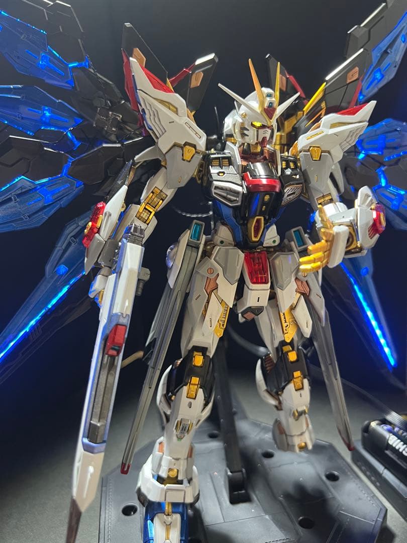 ガンプラ完成品MGEXストライクフリーダムガンダム　外箱あり　 LED発光