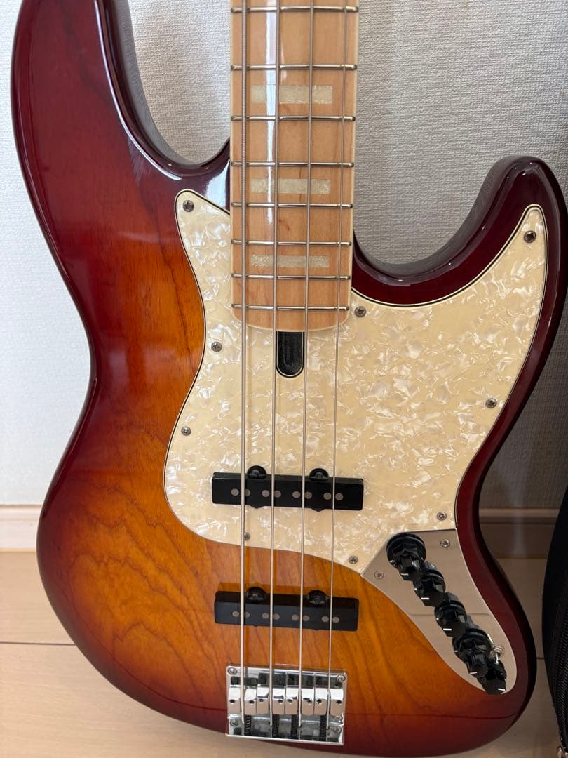 ベース Sire V7 Ash 4st 1st Generation