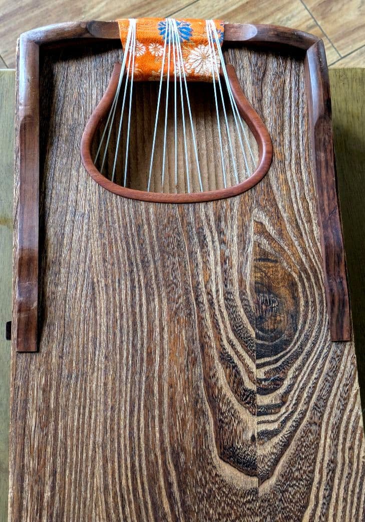 琴　和楽器　弦楽器 13弦　すだれ彫り　美木目