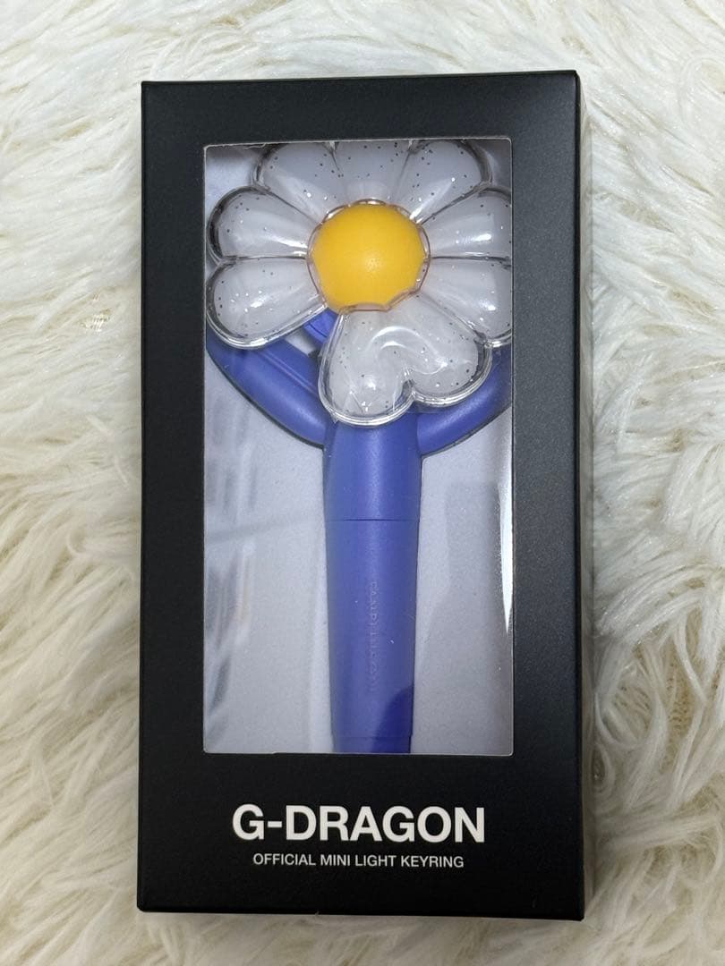 G-DRAGON公式Ubermensch限定色ミニペンライトキーリング