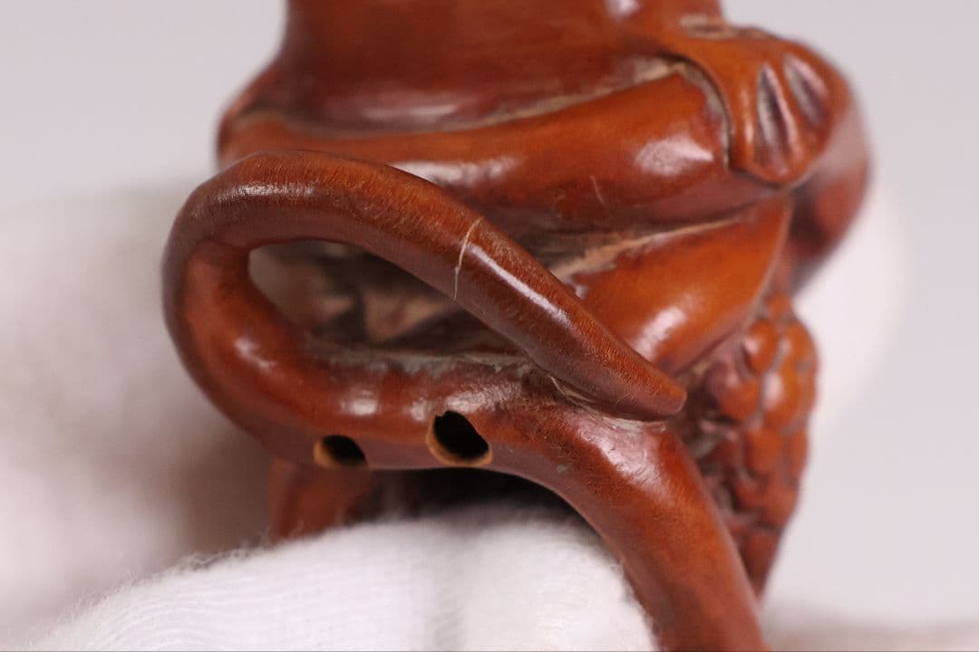 木製 提物 根付 玉石銘 蛙と蛇 彫刻 木彫【MA898】