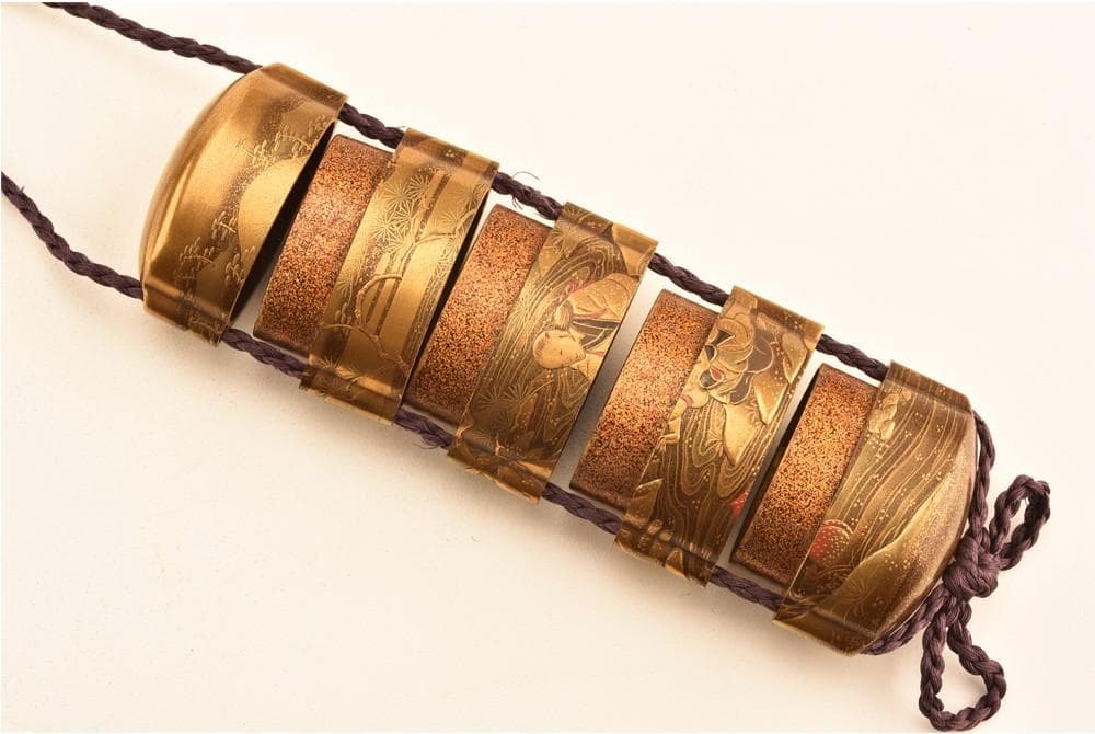 桃太郎の金蒔絵印籠　銘：松花斎（根付　鯉・魚）