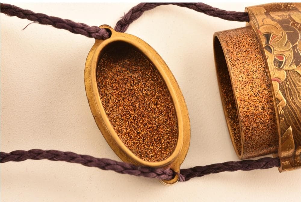 桃太郎の金蒔絵印籠　銘：松花斎（根付　鯉・魚）