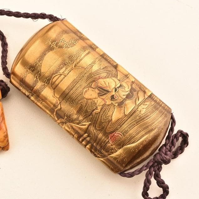 桃太郎の金蒔絵印籠　銘：松花斎（根付　鯉・魚）
