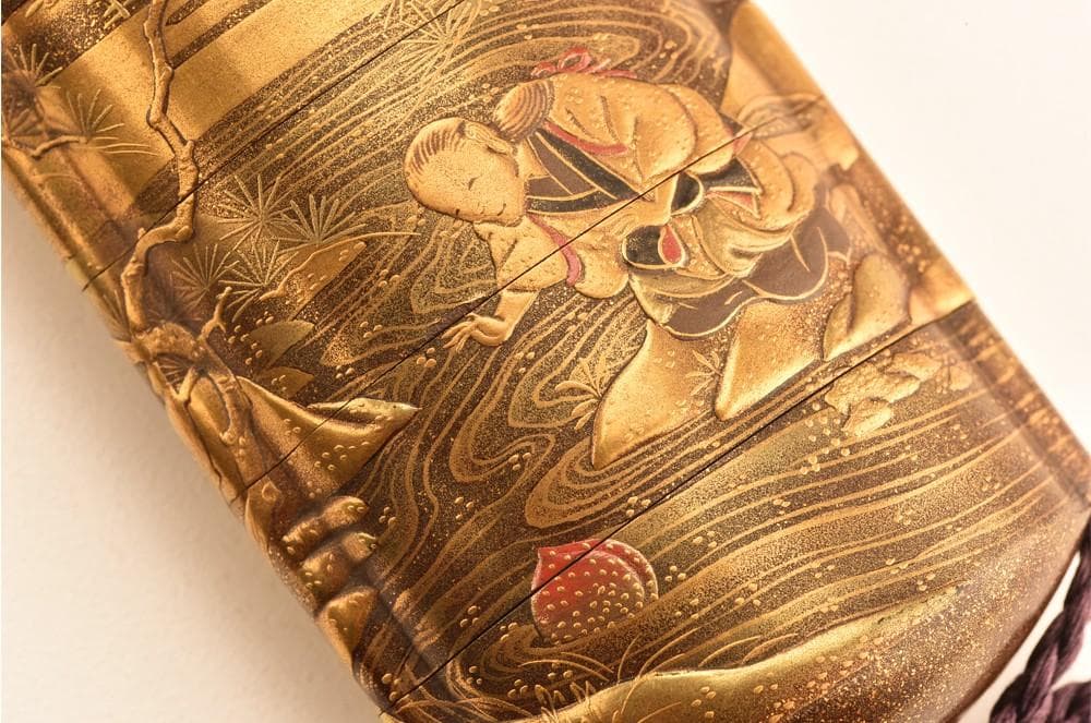 桃太郎の金蒔絵印籠　銘：松花斎（根付　鯉・魚）