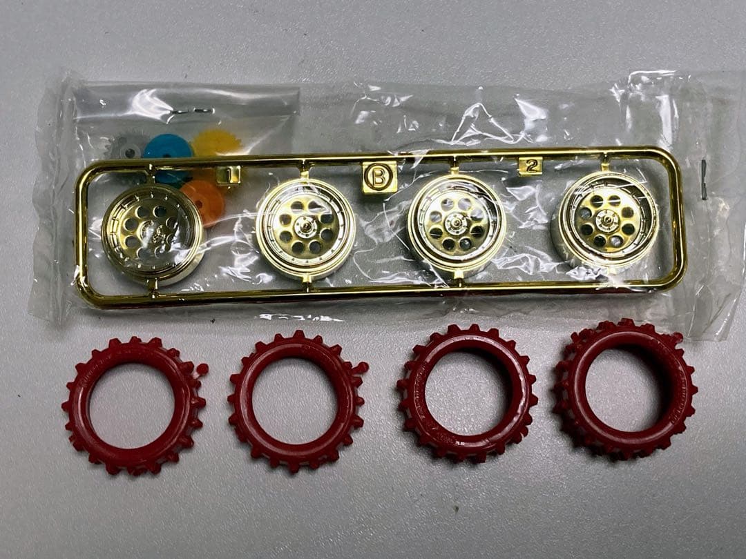 ひ*ゃ様 【お値下げ】未組立品ミニ四駆 金メッキクリアシャーシ皇帝(エンペラー)