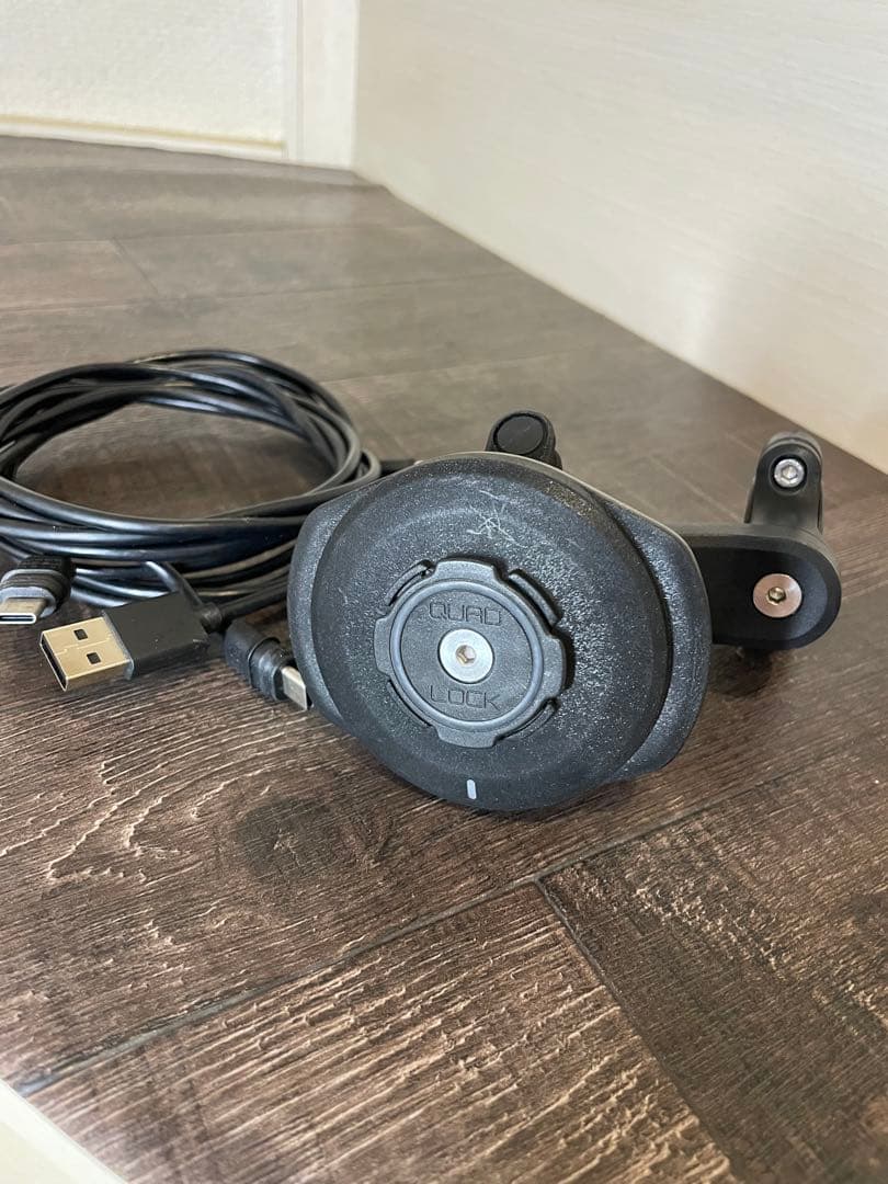 QUAD LOCK 充電器 + バイクマウント