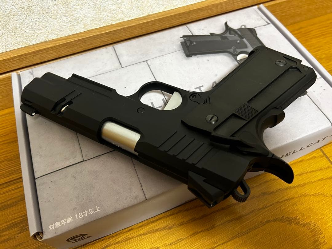 Carbon8 HELLCAT 4.3 CO2ガスガン