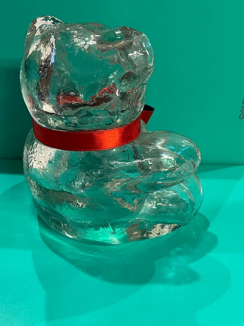 大型　ガラス製クマのオブジェ 赤黒リボン付き