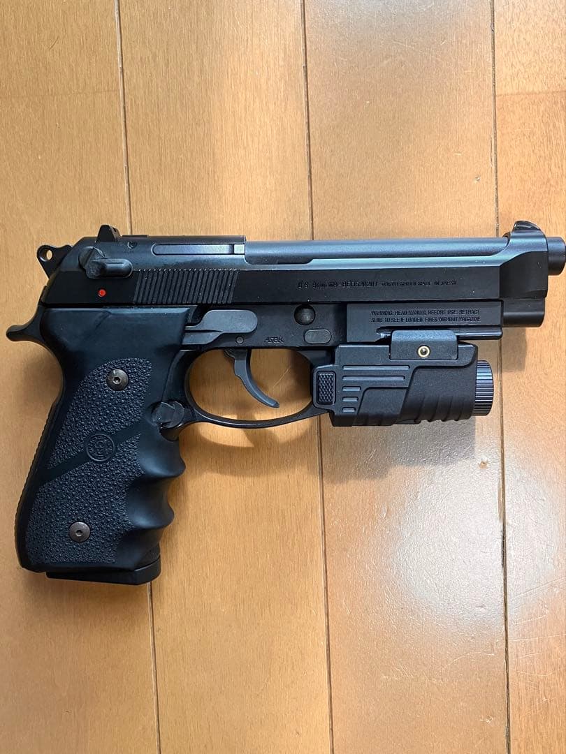 最終値下げ！マルイ　ベレッタ M9A1ガスブロ　レーザーライト、実銃グリップ付き