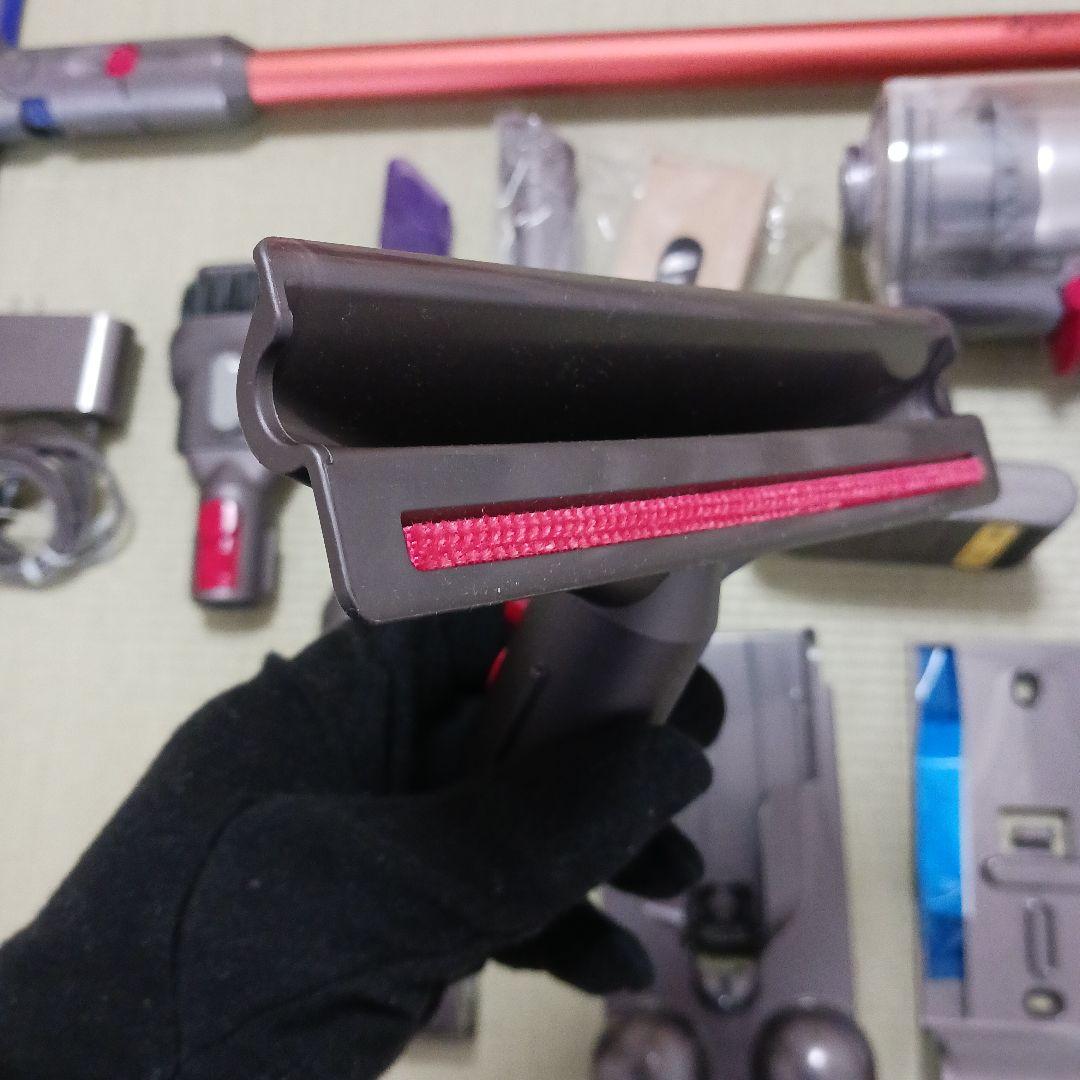 ダイソン　掃除機DigitalSlimFluffy+　本体 充電器・各ノズル付き