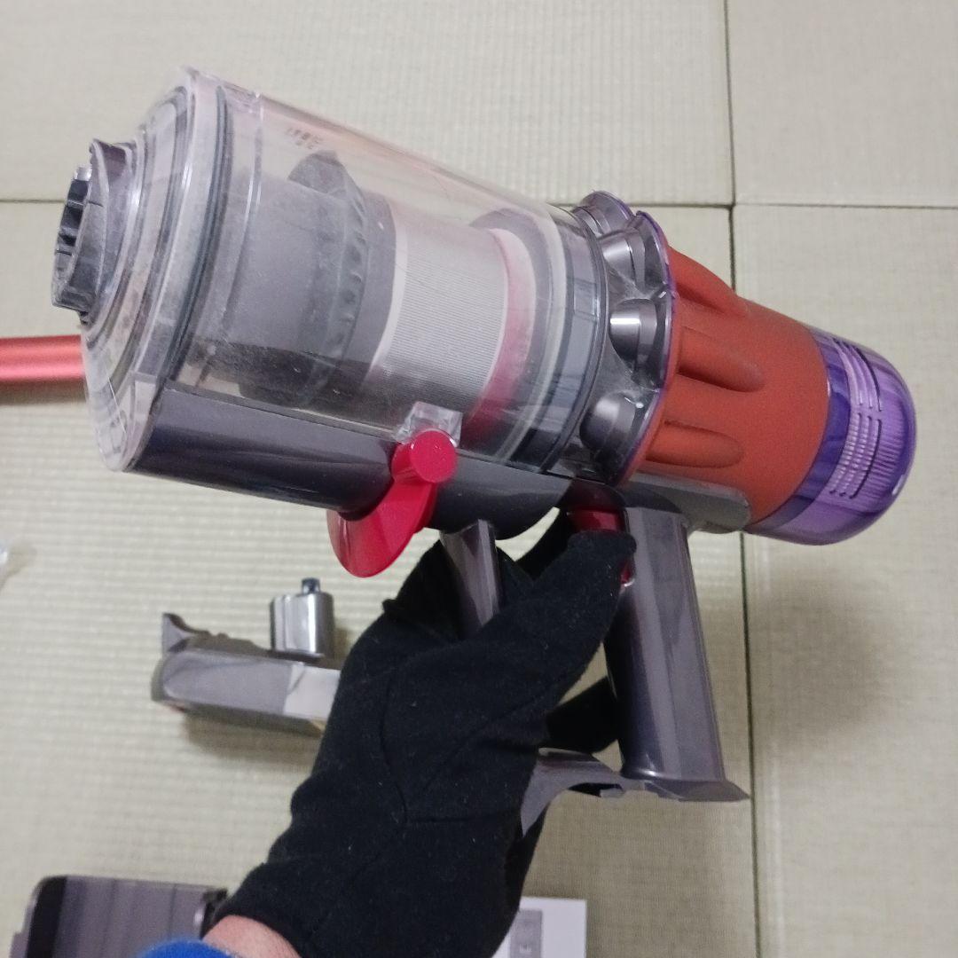 ダイソン　掃除機DigitalSlimFluffy+　本体 充電器・各ノズル付き