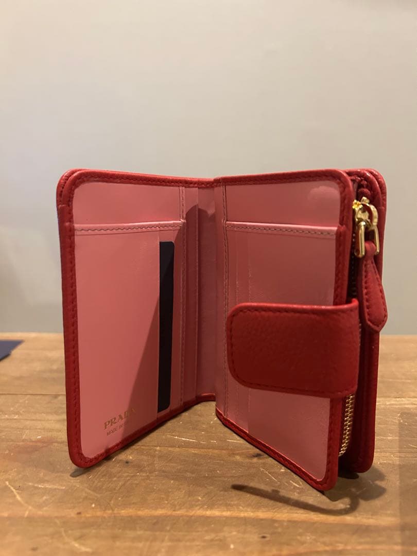 【新品・未使用】PRADA 二つ折り財布