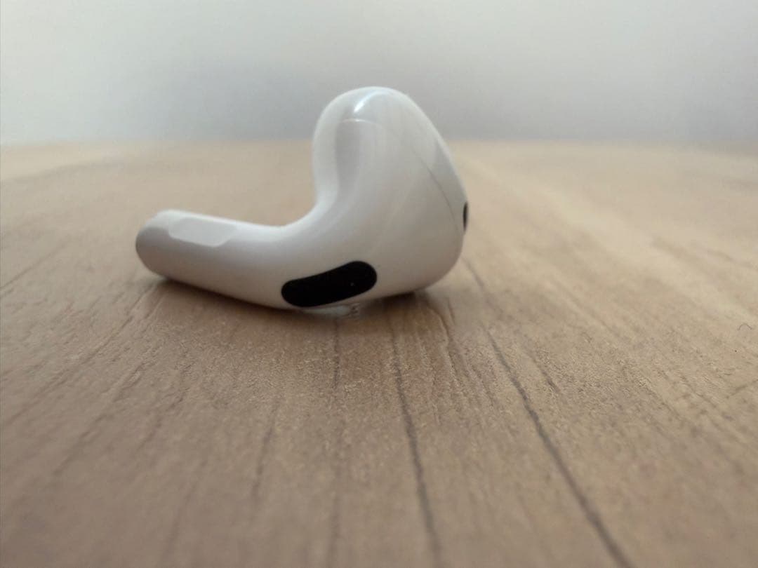 AirPods 4世代　ノイズキャンセリング搭載モデル
