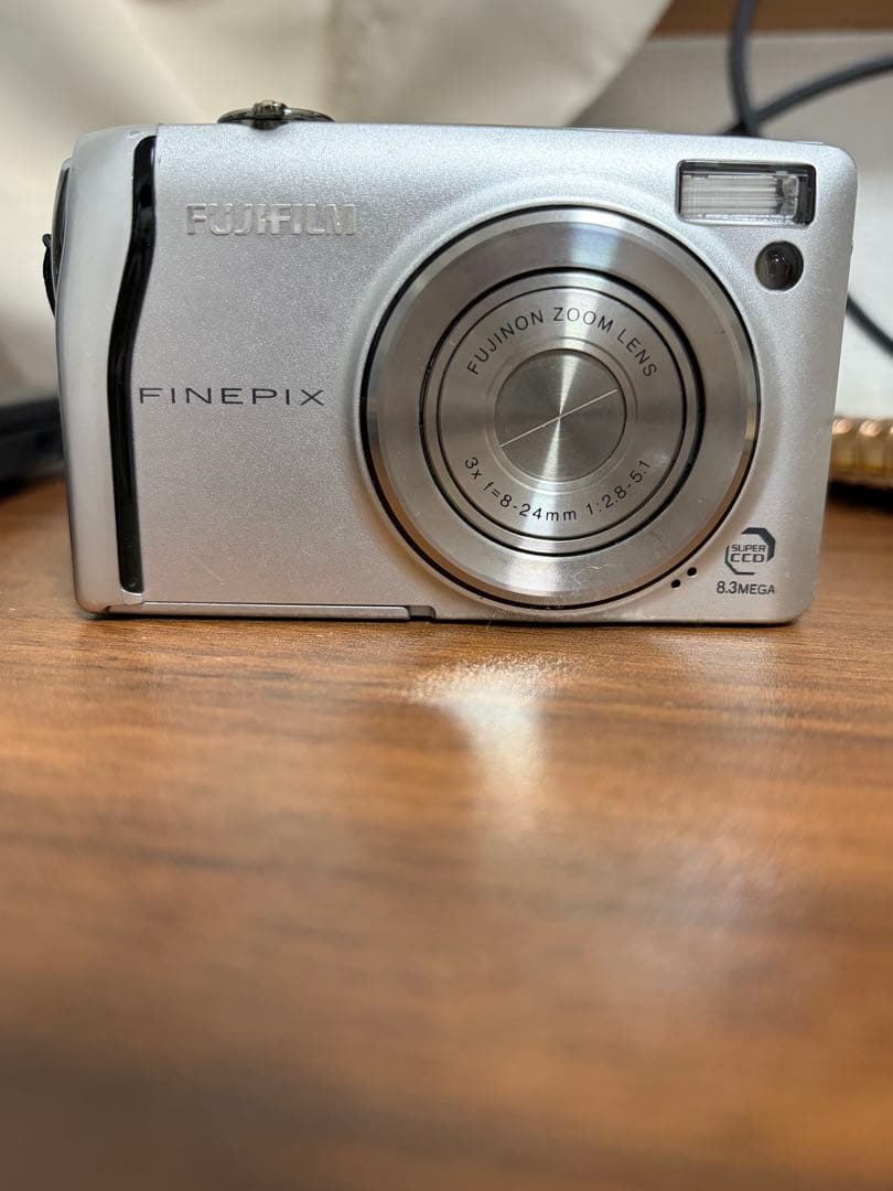 Fujifilm FinePix F40 コンパクトデジタルカメラ