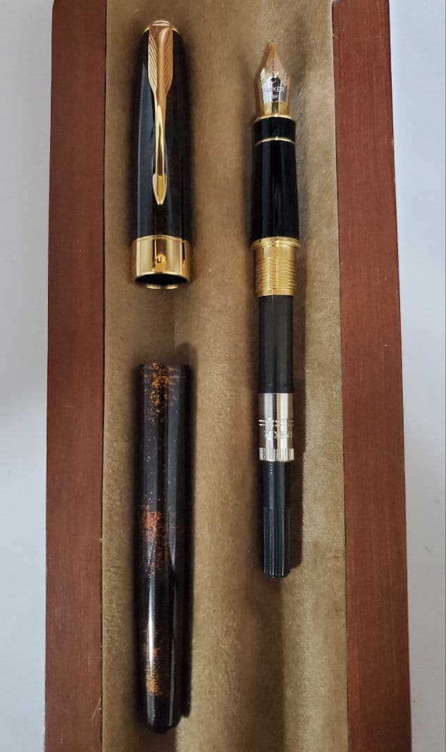 未使用　PARKER パーカー ソネット ビゾンフォンセ　真正漆 万年筆　18k