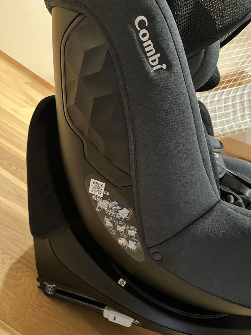 美品　コンビ クルムーヴ　エッグショック CA チャイルドシート ISOFIX