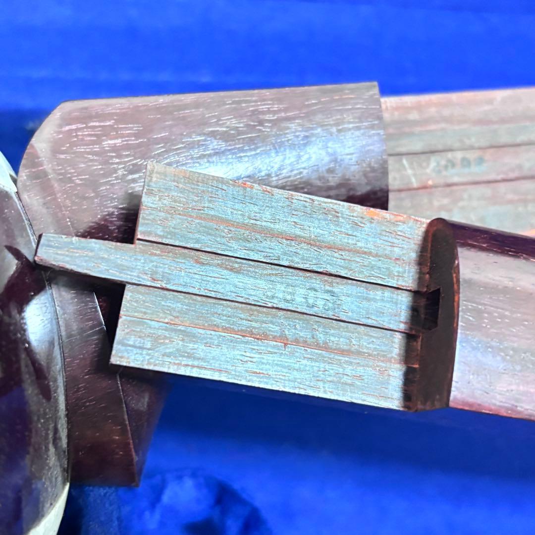 ■ 津軽三味線 子持 綾杉彫 紅木 二枚溝