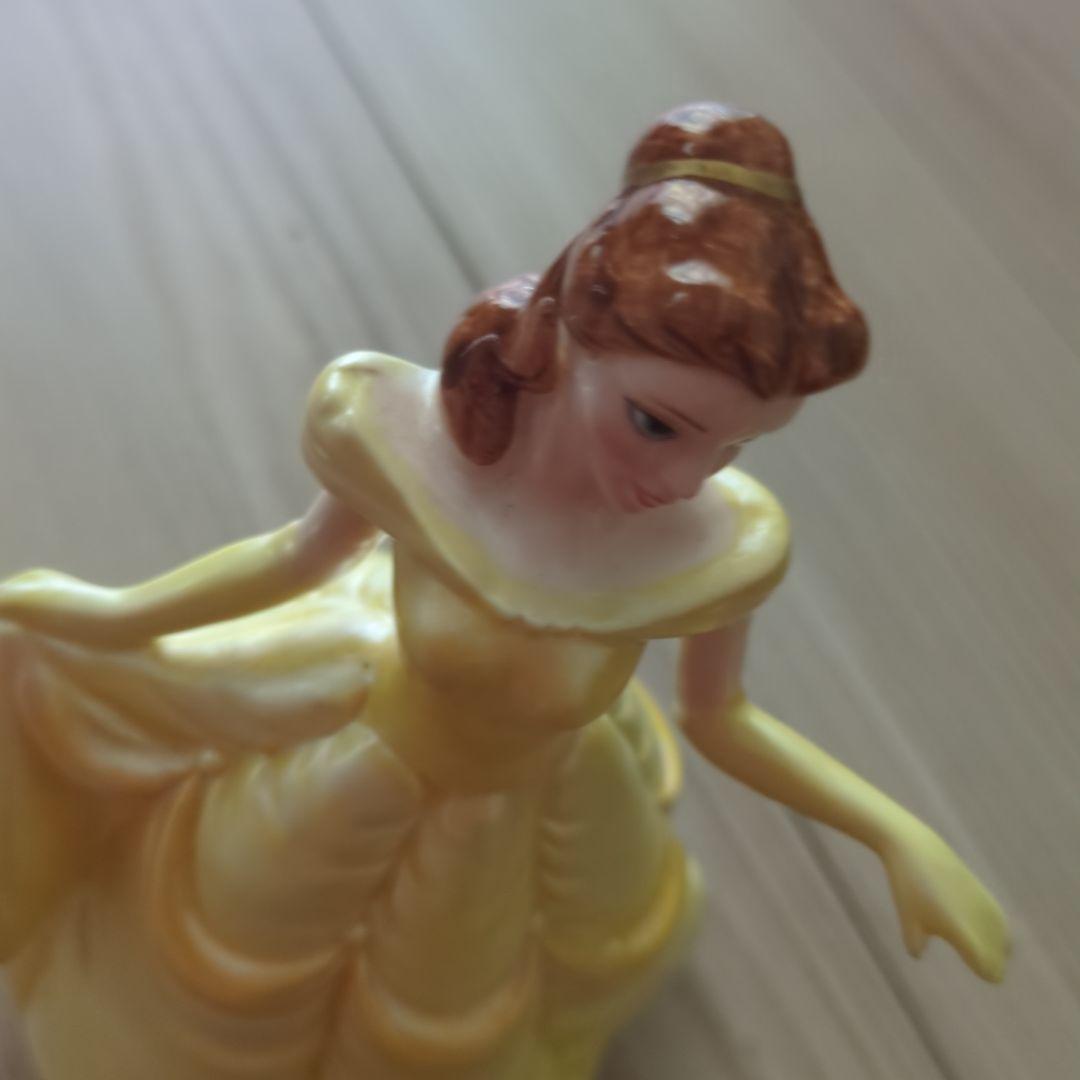 Walt Disney ベル 陶器フィギュア