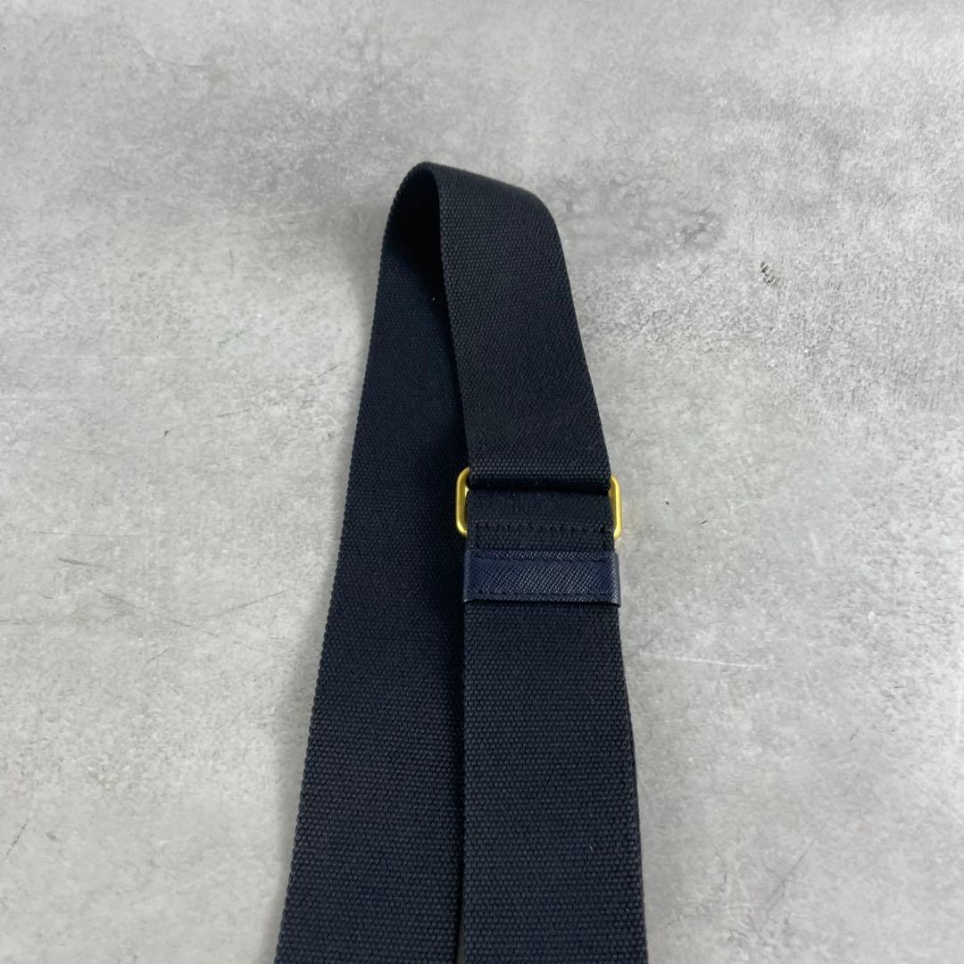 入手困難✨ プラダ PRADA ショルダーストラップ ロゴ金具 ユニセックス