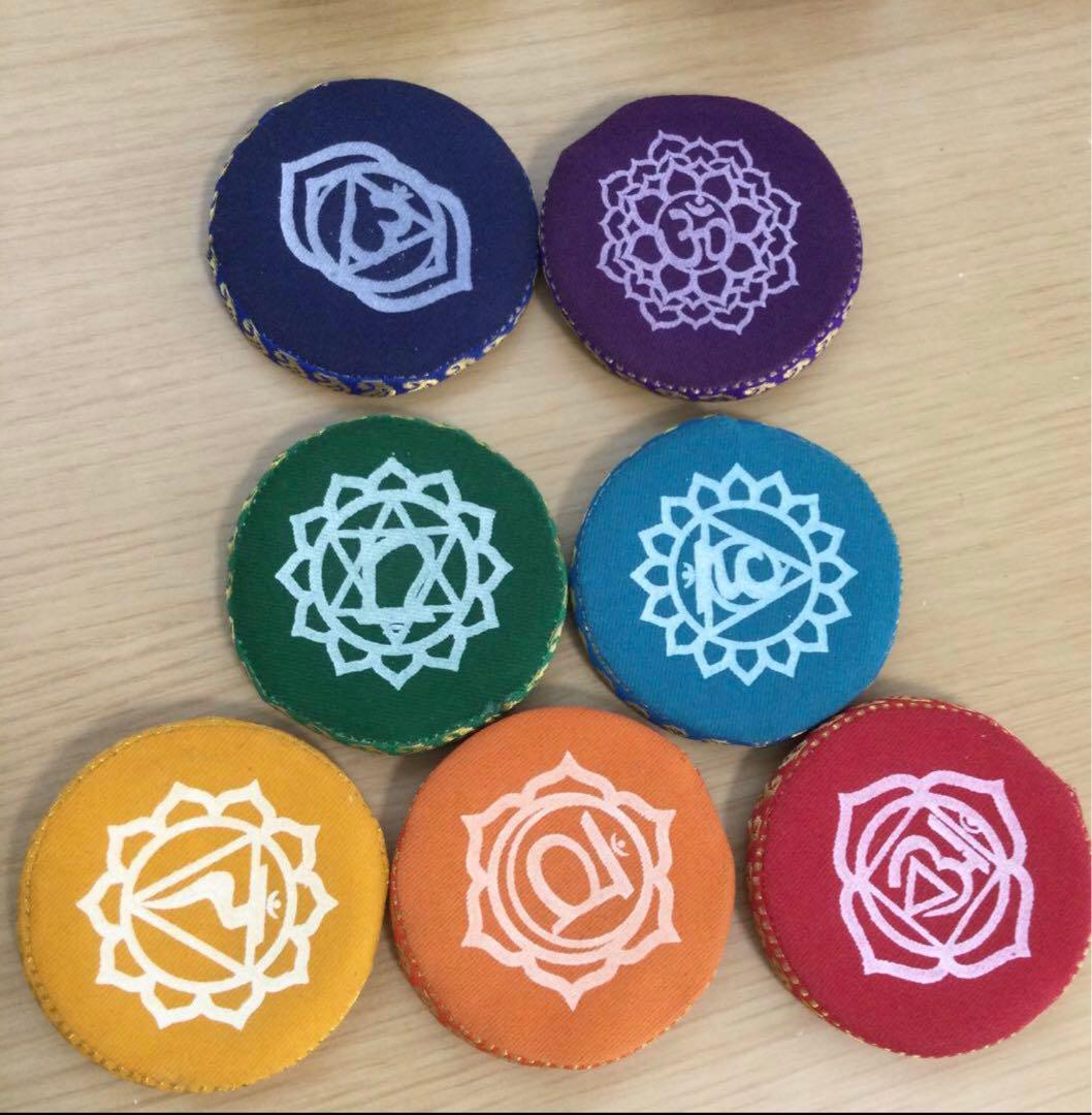 セブンチャクラ　ヒーリングシンギングボウル　7個セット　箱付き　中古