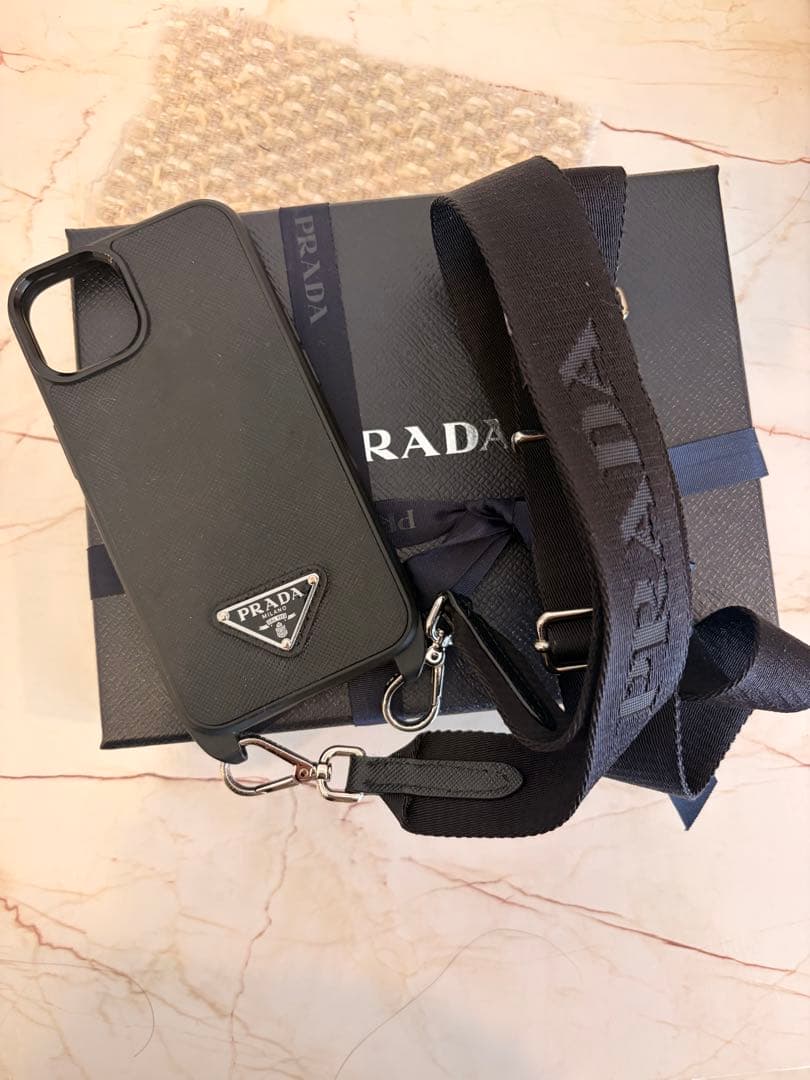 PRADA iPhone用ケース ストラップ付き iPhone14 16e
