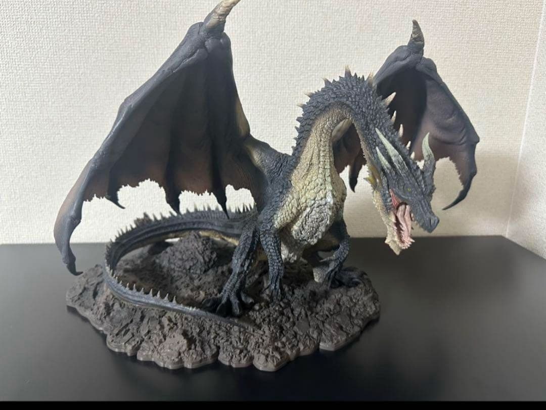 クリエイターズモデル　黒龍ミラボレアス モンスターハンター　フィギュア