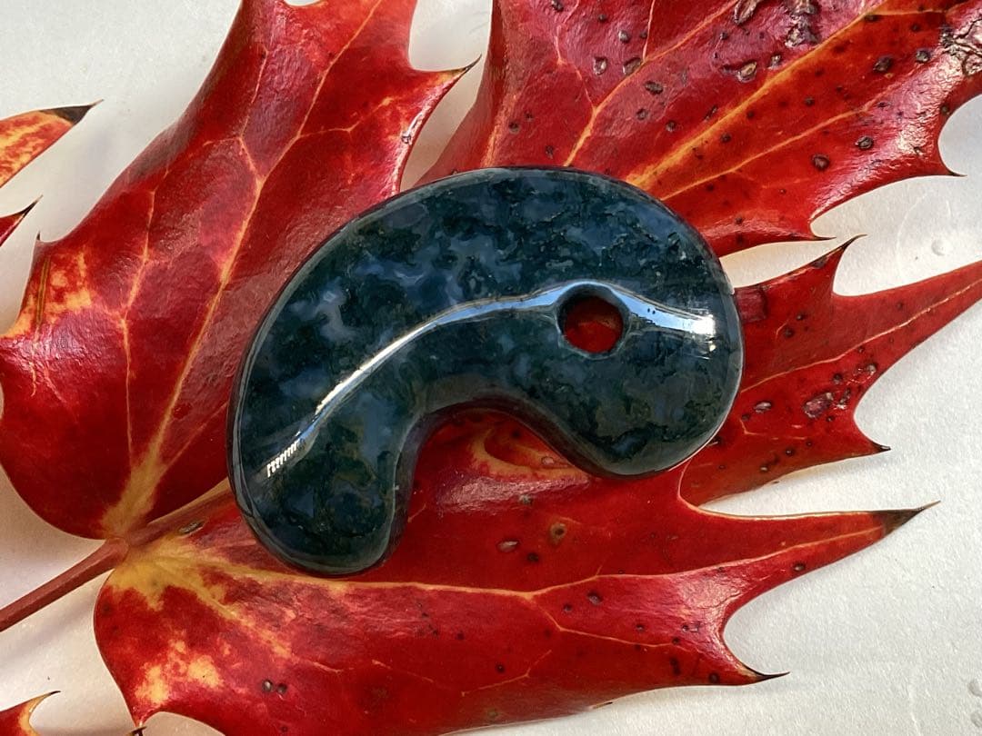 ✳超希少数の*幸運金運の黄色入り出雲勾玉【碧玉】　20万円以上のお値段鑑別書付