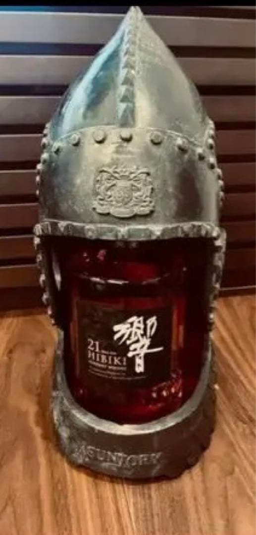 サントリー　兜型ボトルディスプレイ