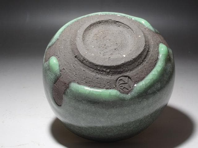 ★　清水卯一　蓬莱青磁茶碗　目をひく一品です★x439