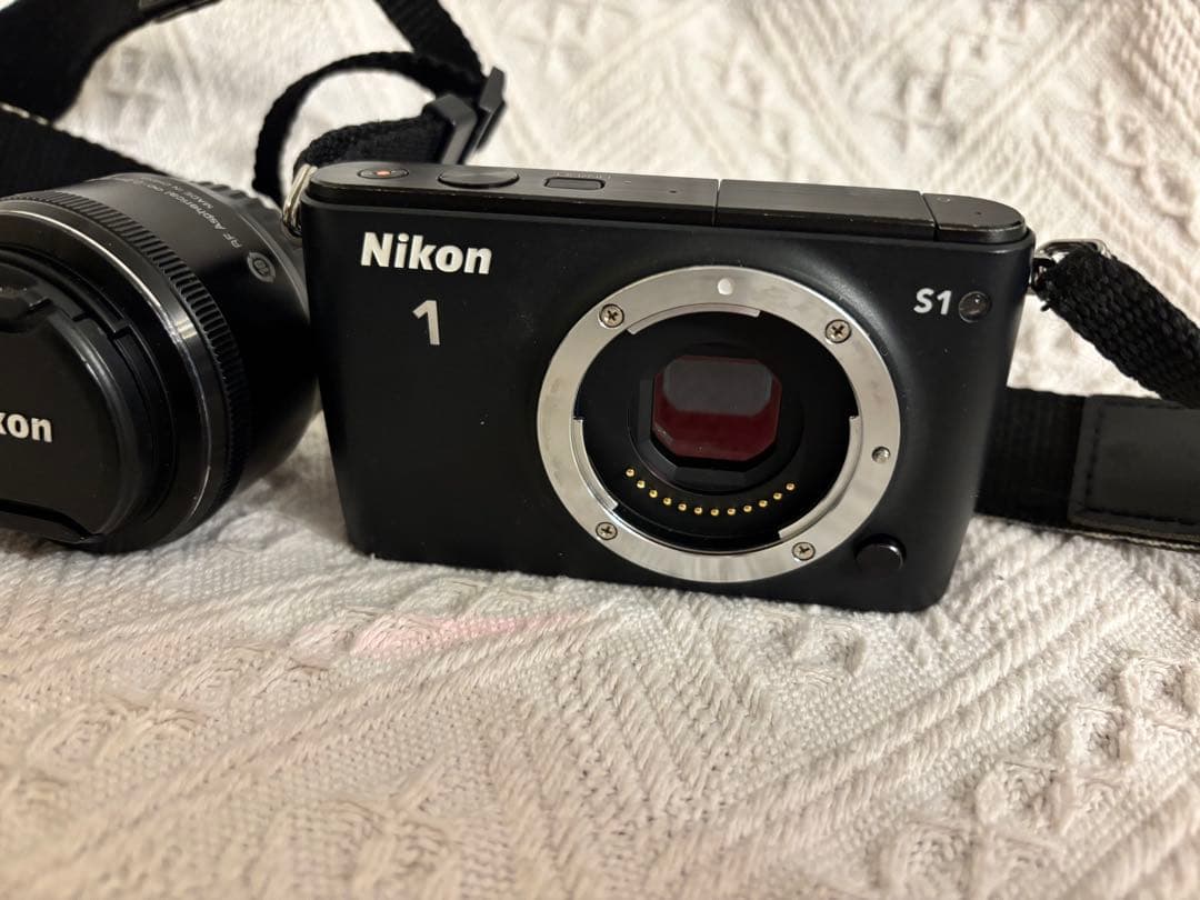 Nikon S1 本体　標準ズームレンズセット　(バッテリー2つ付き)