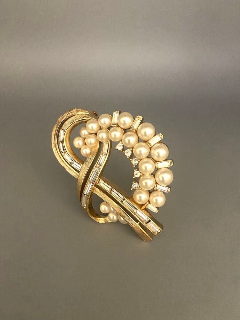 lotuscloud 2512⭐️TRIFARI トリファリヴィンテージブローチ