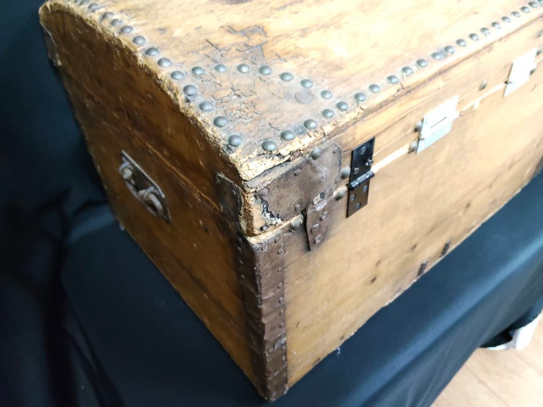 【雰囲気抜群】アンティーク トランク 木箱 ドームトップ 鋲打ち 宝箱 什器