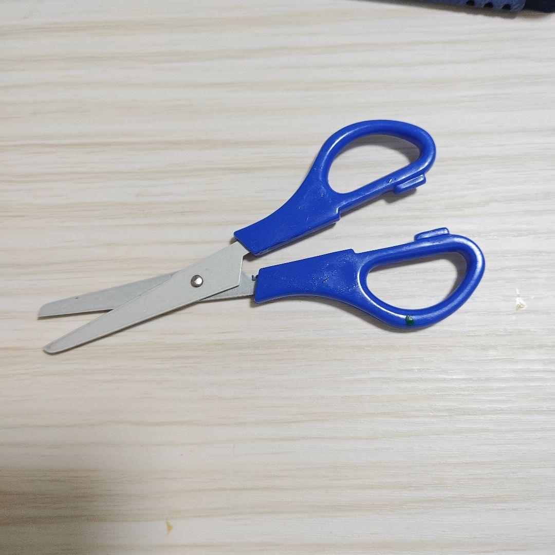 青い安全はさみ