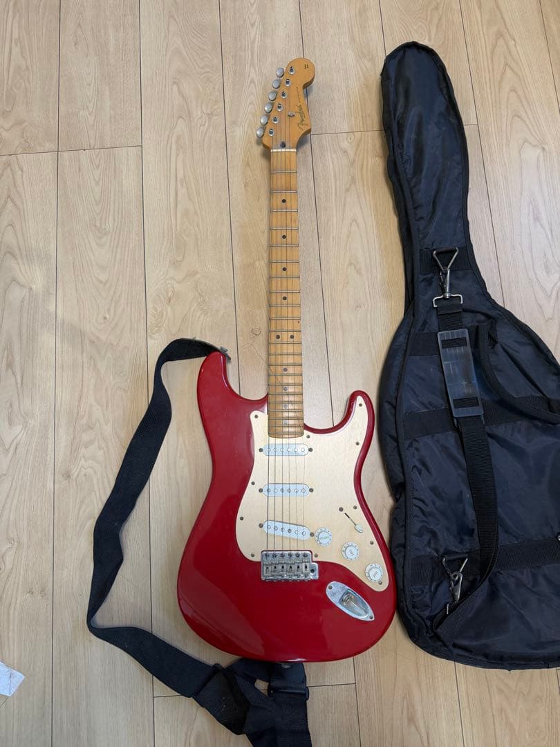 Fender Stratocaster レッドエレキギター