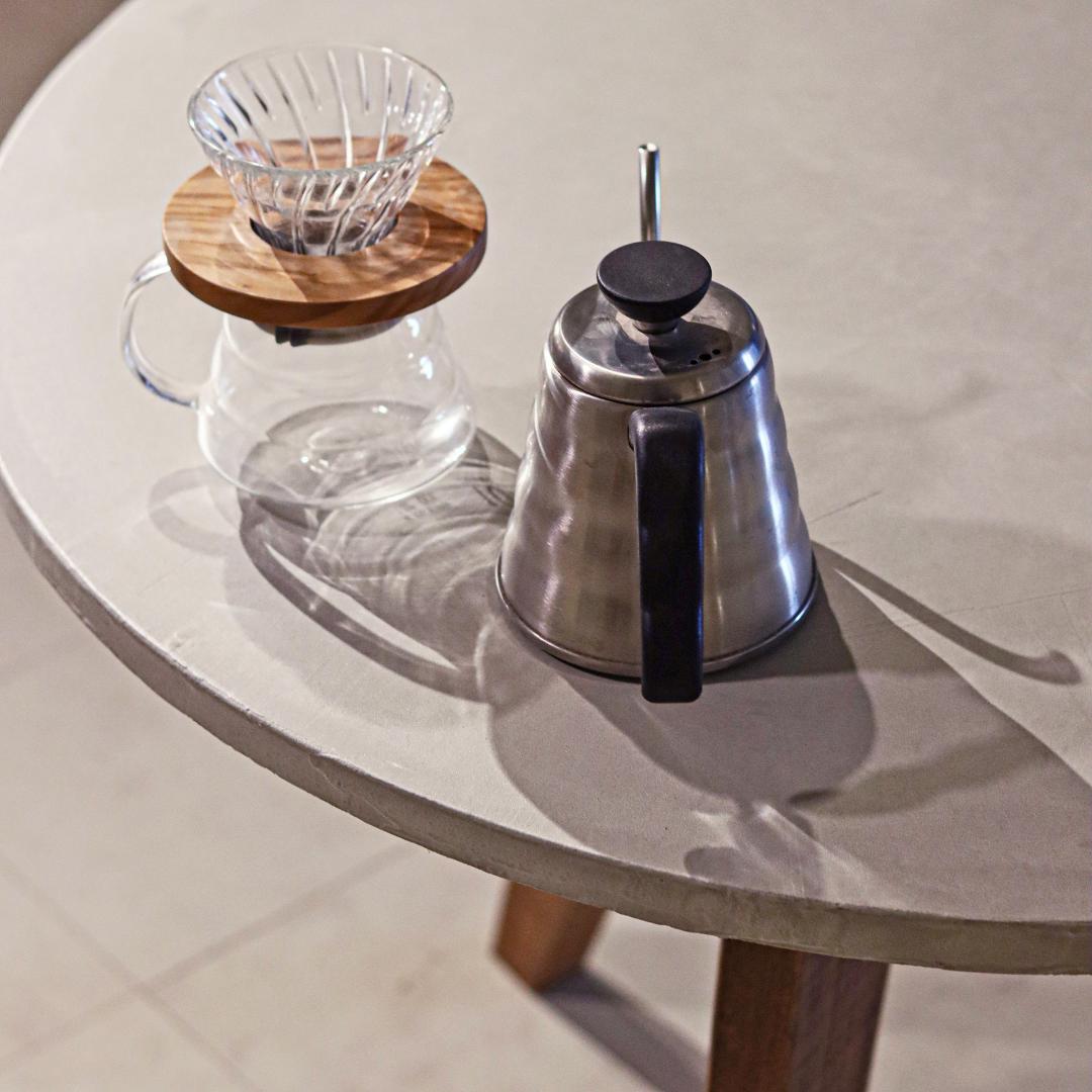 オーダー専用｜円形｜ラウンドテーブル｜オフホワイト｜薄塗りモルタル