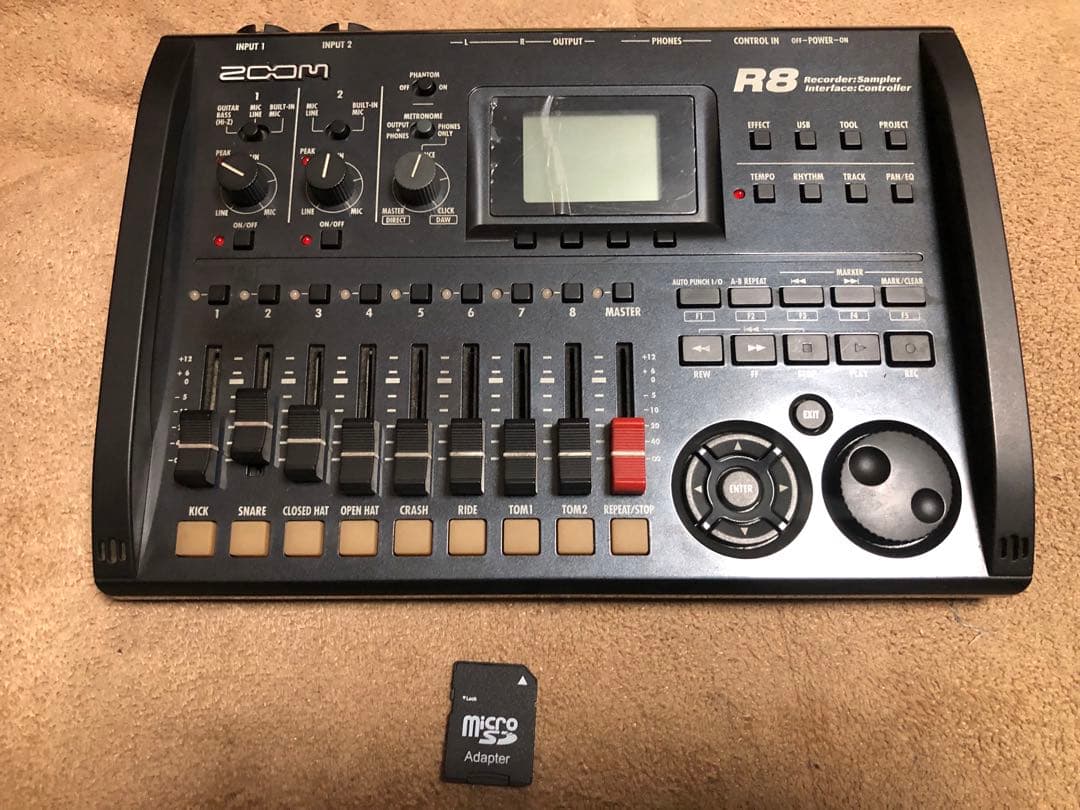zoom R8 マルチトラックレコーダー￼ ズーム