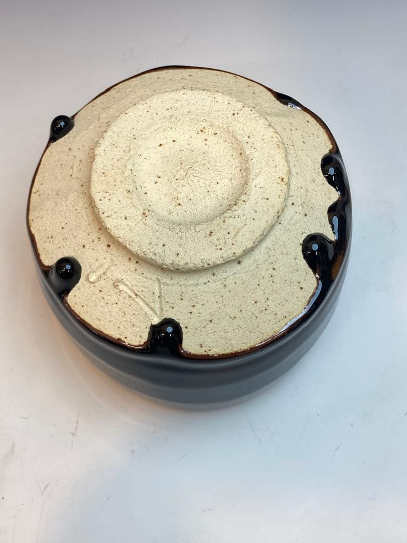 戸松万典 作 鉄釉茶碗 共箱 茶道具 瀬戸焼 美濃