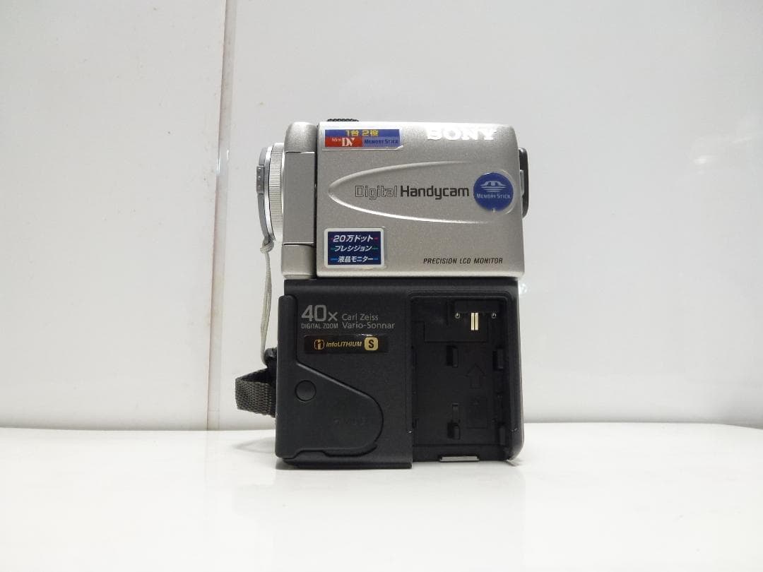希少　大人気　動作品ソニーSony DCR-PC3 　miniDVビデオカメラ
