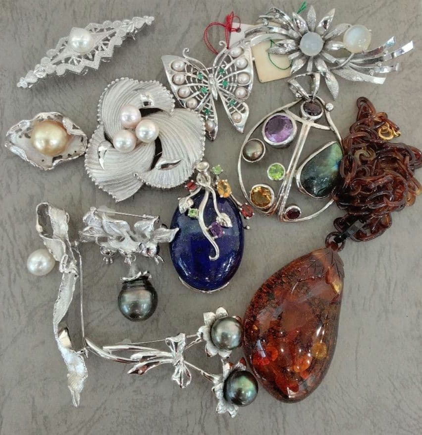 ブローチ、ペンダントトップ、ネックレス11点セット売り　　タンザナイトネックレス