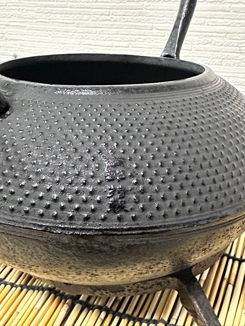 未使用品、供箱、付属品付　南部盛榮堂OIGEN造　算玉アラレ　南部鉄瓶　南部鉄器