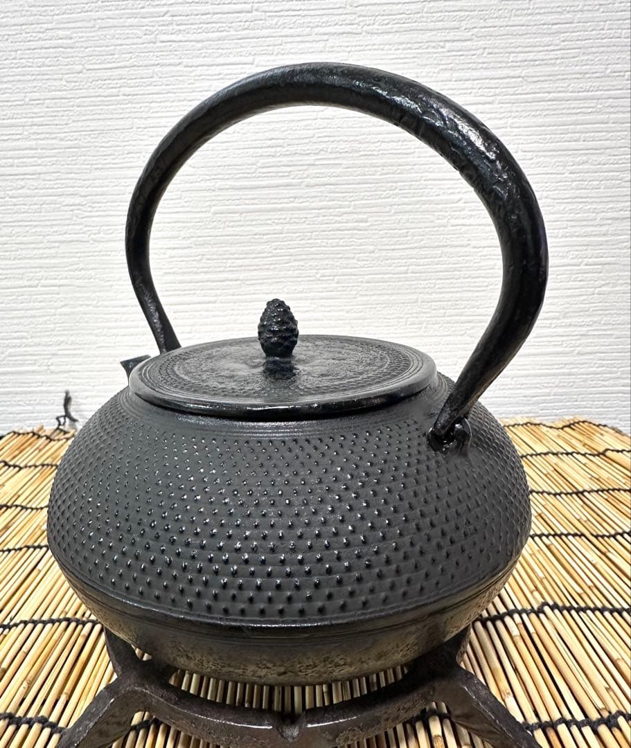 未使用品、供箱、付属品付　南部盛榮堂OIGEN造　算玉アラレ　南部鉄瓶　南部鉄器