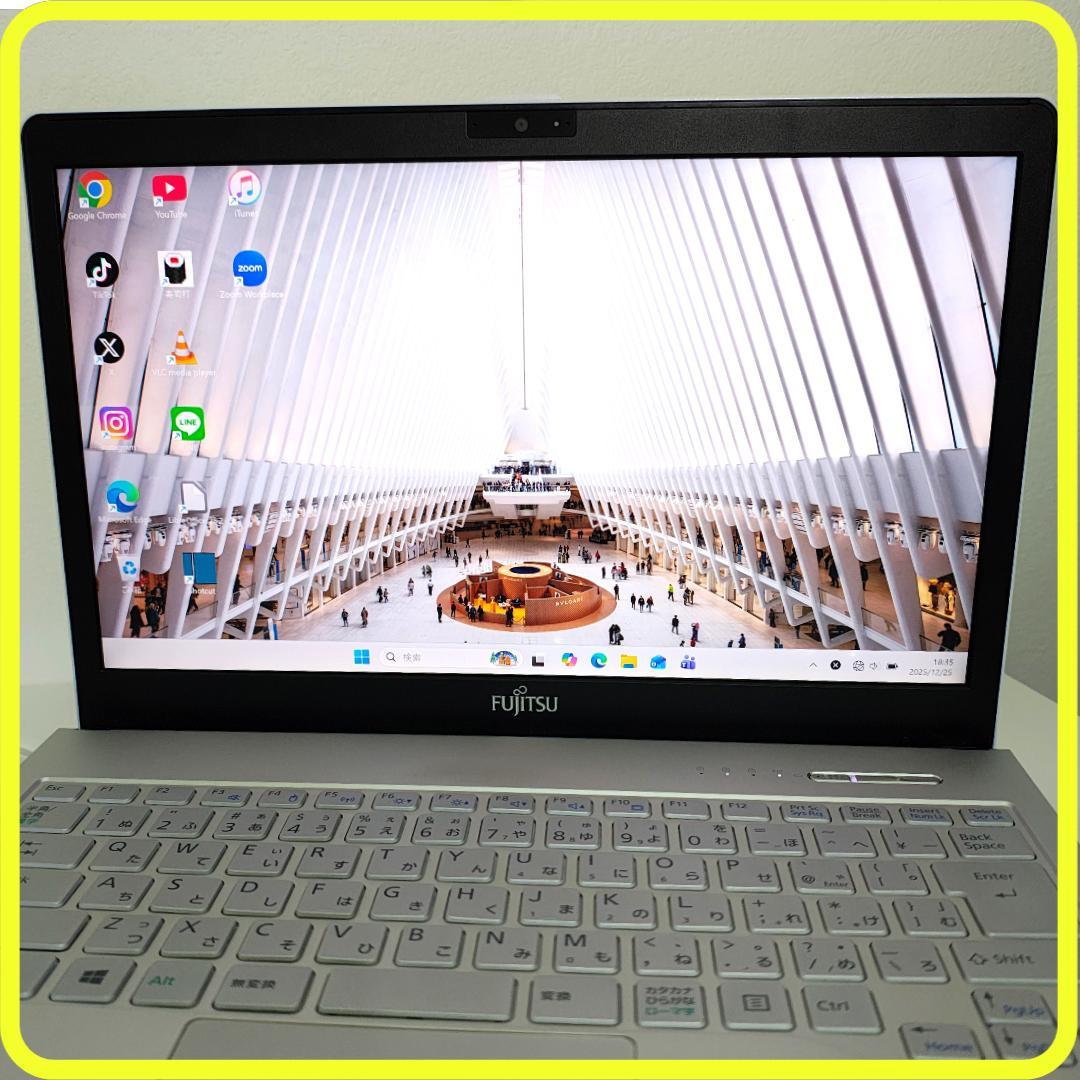 白　新品SSD256GB　薄型軽量⭐️windows11　ノートパソコン　761