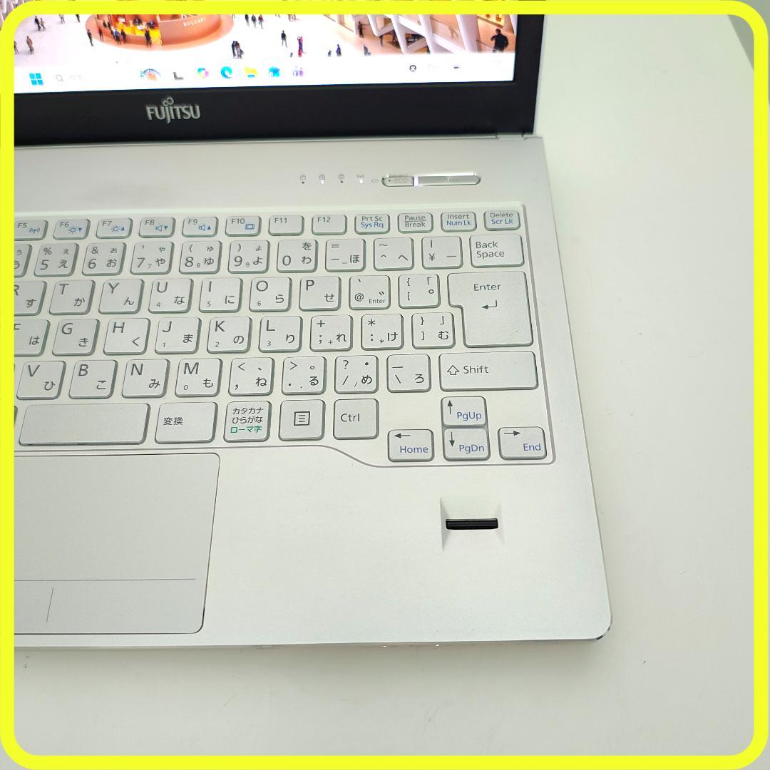 白　新品SSD256GB　薄型軽量⭐️windows11　ノートパソコン　761